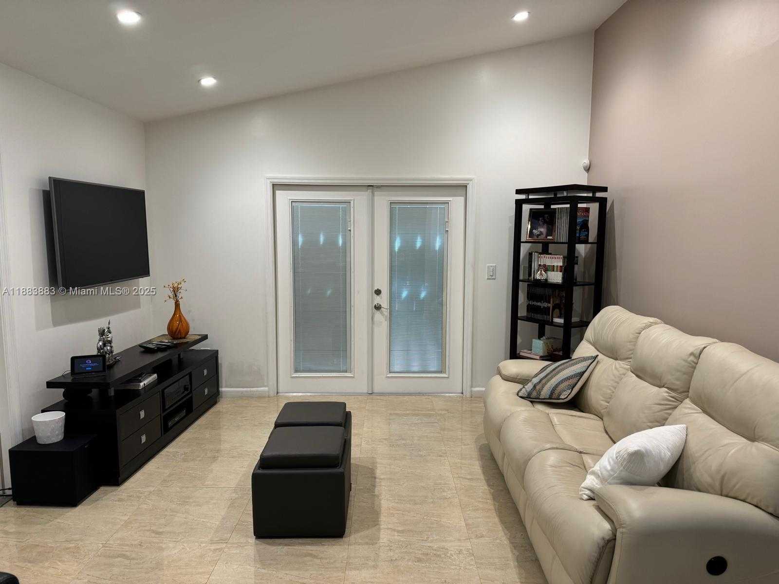 Small Image of 18864 NORTH WEST 89TH CT #18864, Hialeah Number 12