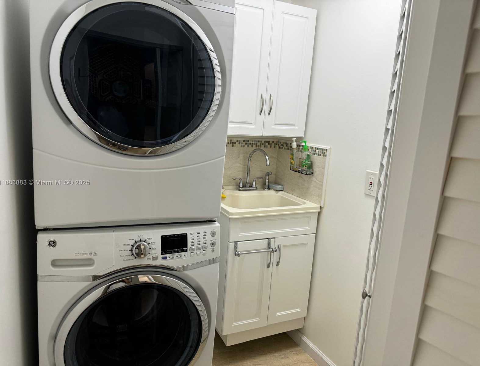 Small Image of 18864 NORTH WEST 89TH CT #18864, Hialeah Number 23