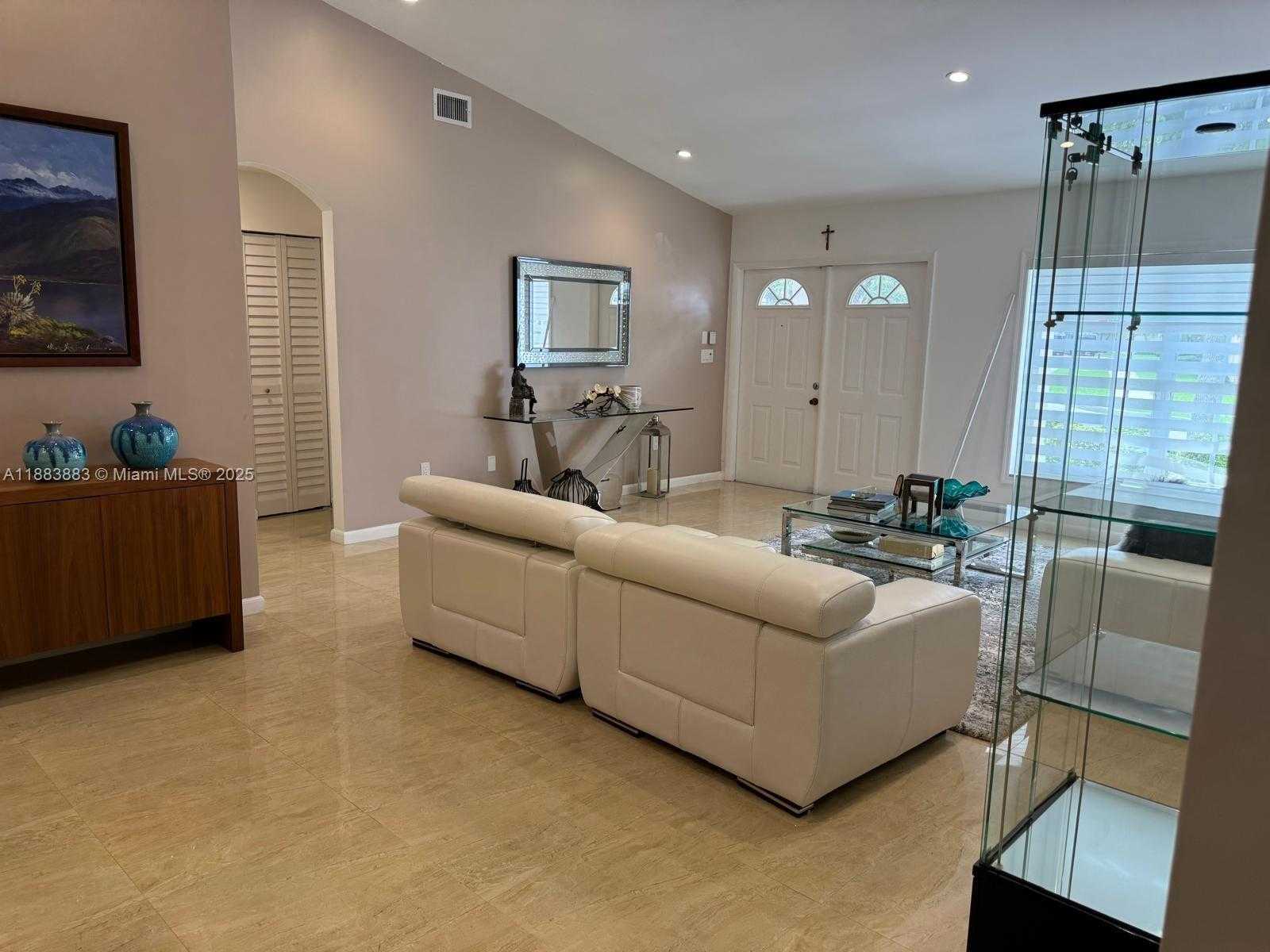 Small Image of 18864 NORTH WEST 89TH CT #18864, Hialeah Number 4