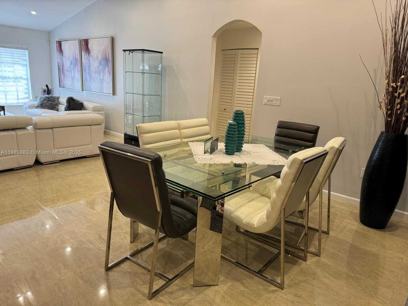 Small Image of 18864 NORTH WEST 89TH CT #18864, Hialeah Number 5