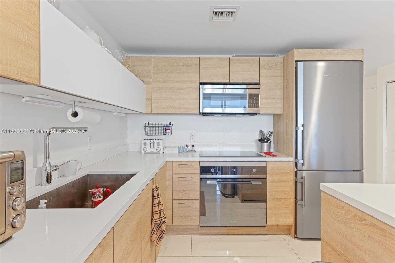 Small Image of 16385 BISCAYNE BLVD #1717, North Miami Beach Number 25