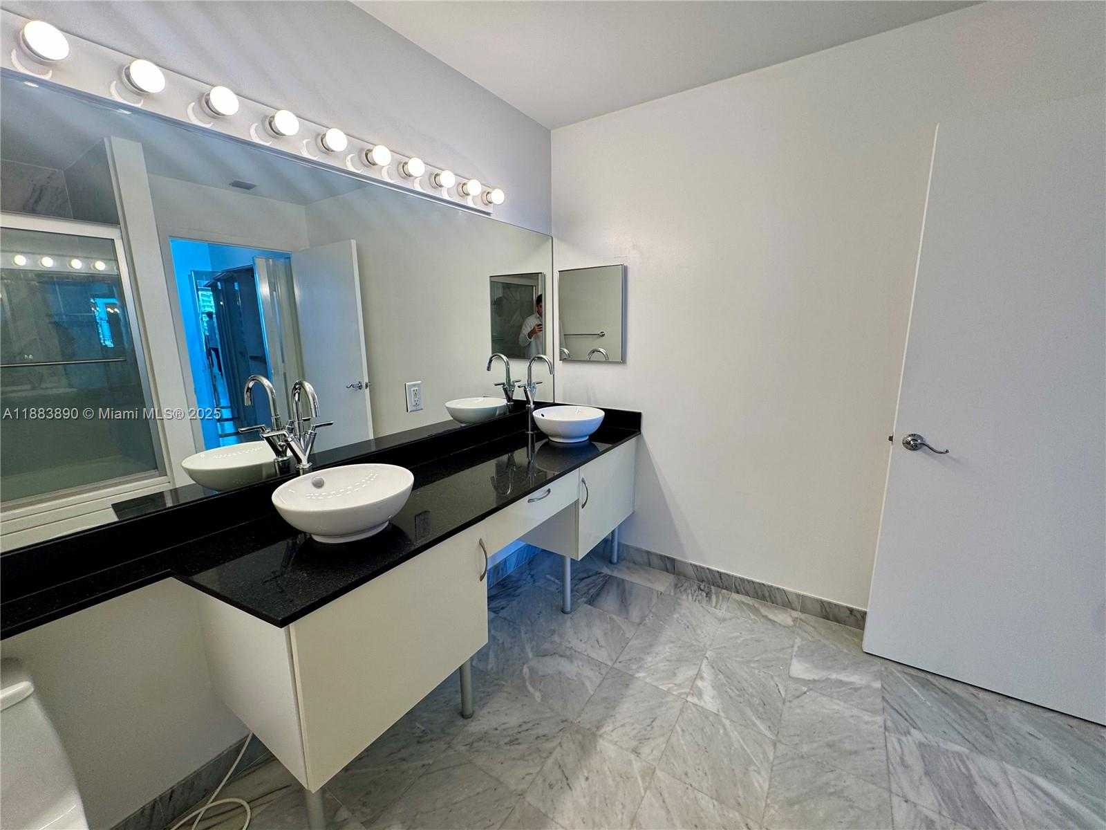 Small Image of 31 SOUTH EAST 5TH ST #3817, Miami Number 23