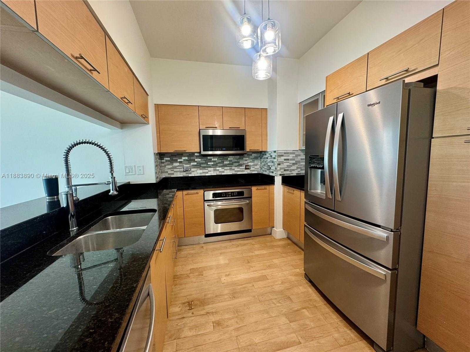 Small Image of 31 SOUTH EAST 5TH ST #3817, Miami Number 6