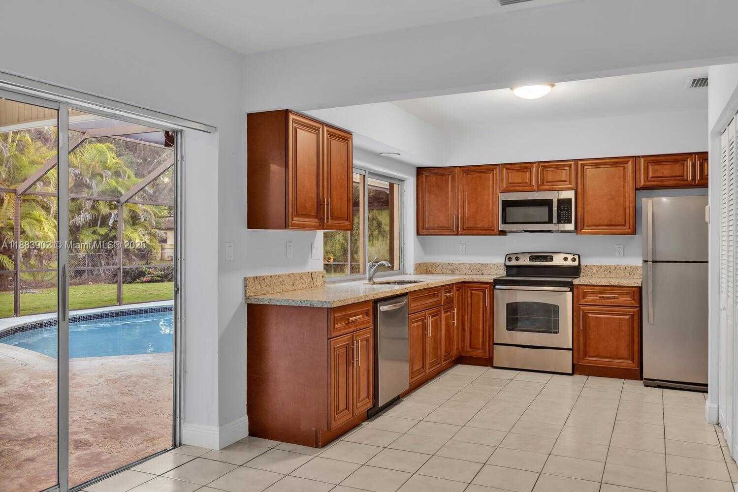 Small Image of 8445 SOUTH WEST 147TH ST, Palmetto Bay Number 14