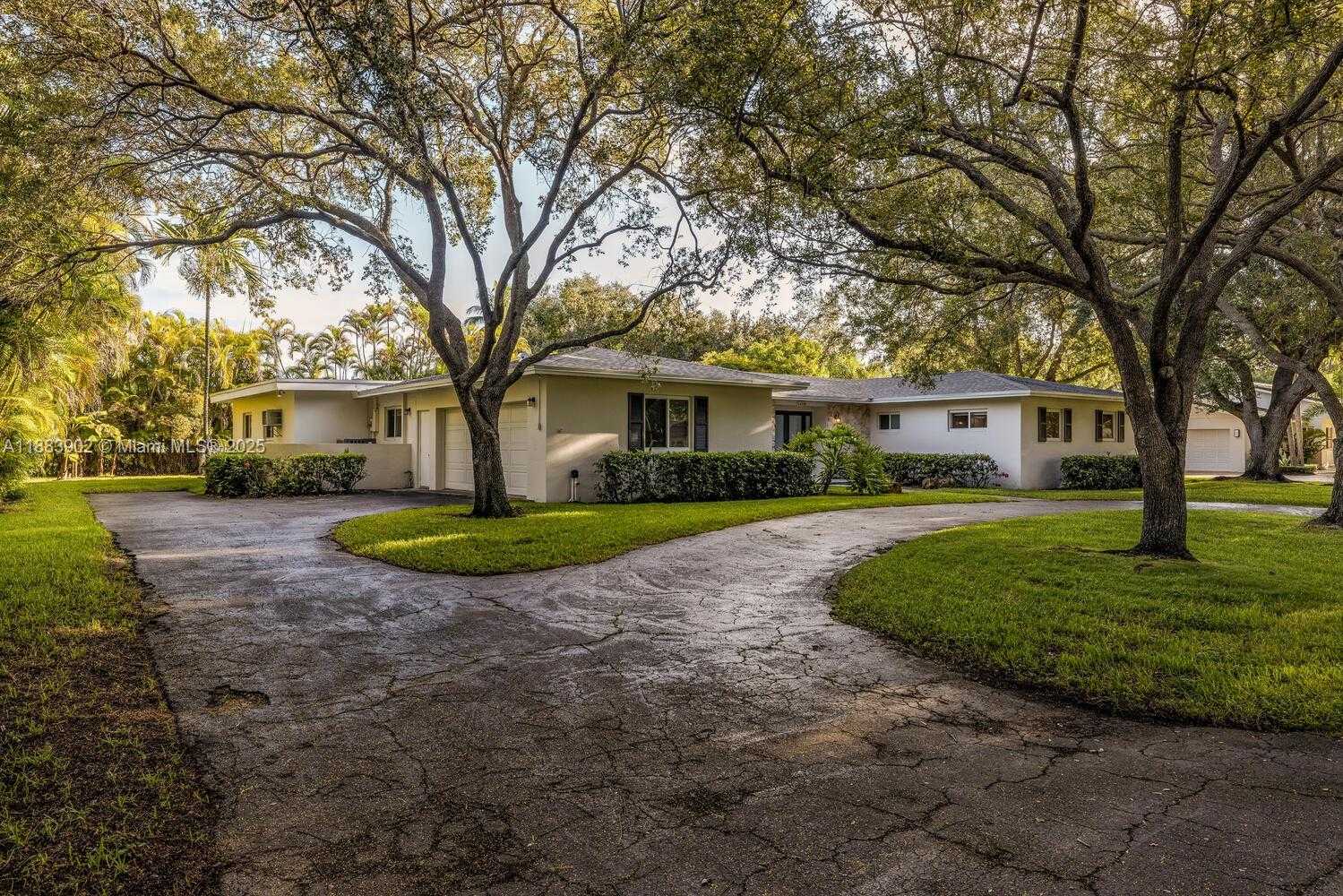 Small Image of 8445 SOUTH WEST 147TH ST, Palmetto Bay Number 3