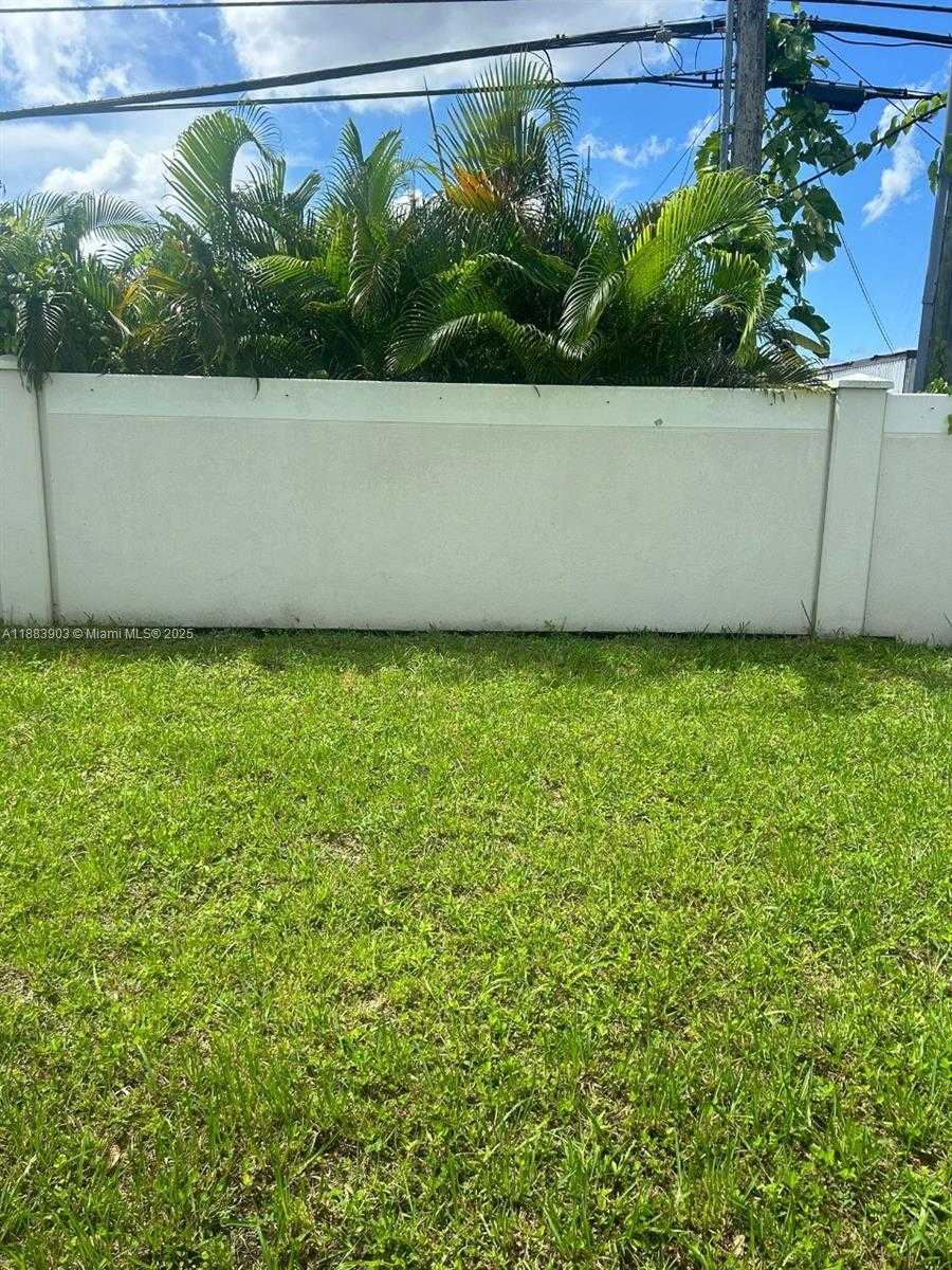 Small Image of 20828 NORTH EAST 2ND CT, Miami Number 12