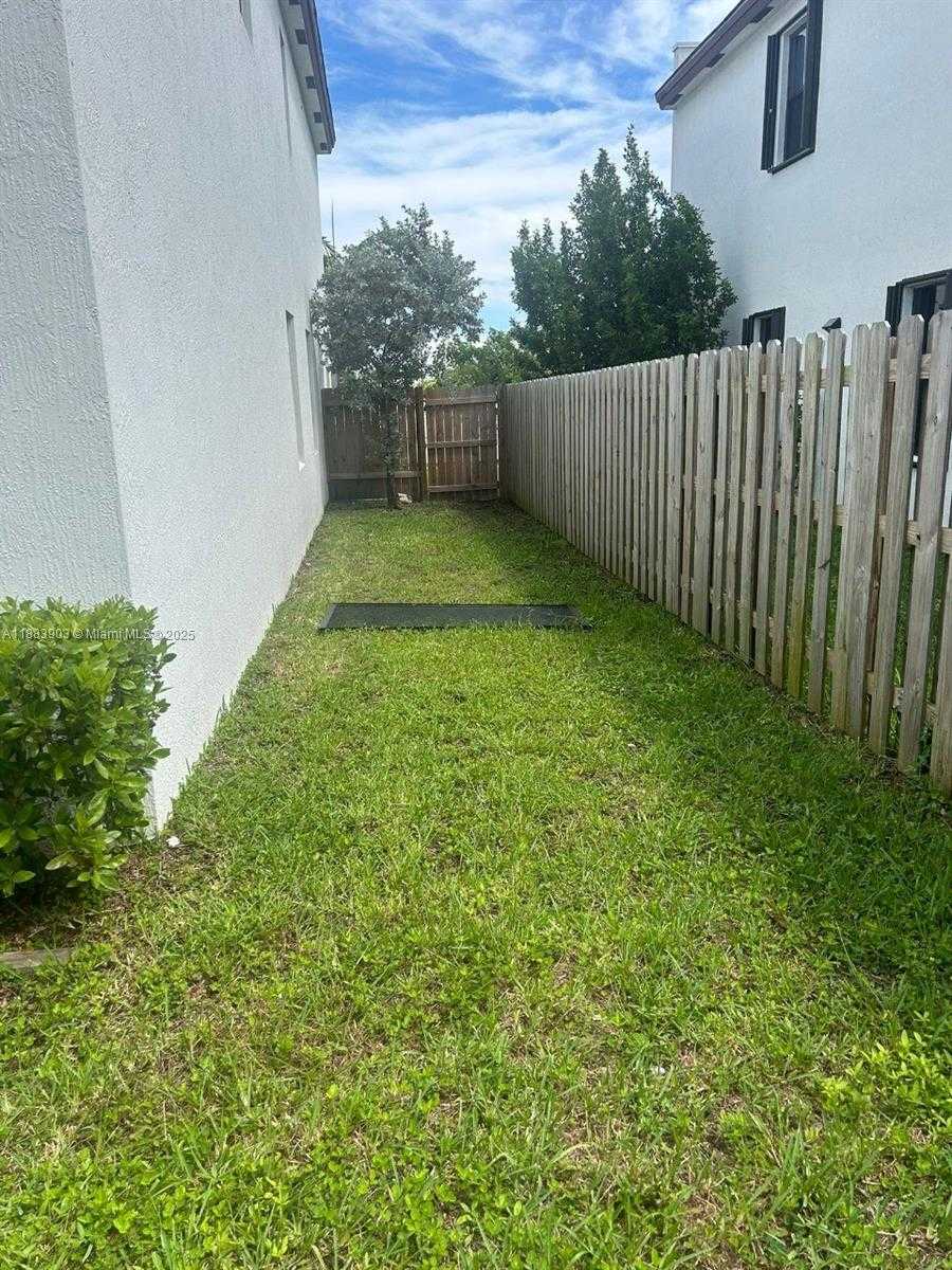 Small Image of 20828 NORTH EAST 2ND CT, Miami Number 13