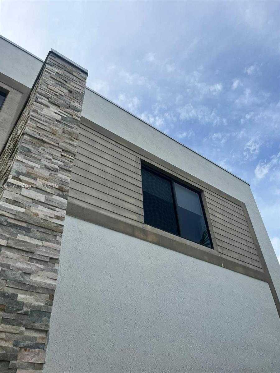 Small Image of 20828 NORTH EAST 2ND CT, Miami Number 14