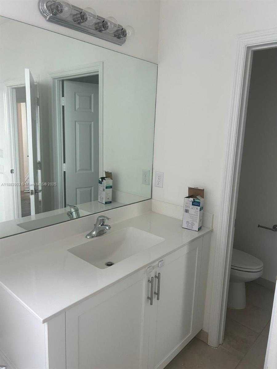 Small Image of 20828 NORTH EAST 2ND CT, Miami Number 15