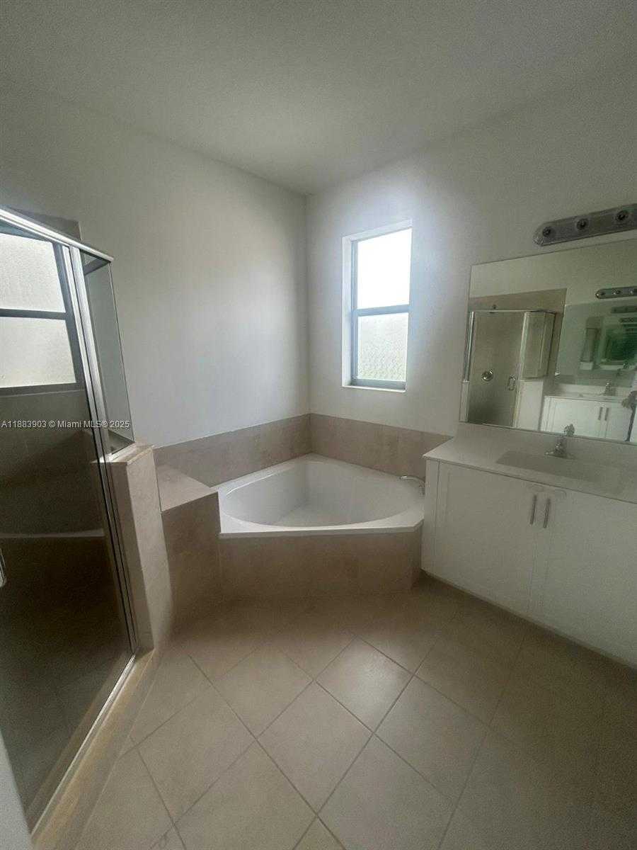 Small Image of 20828 NORTH EAST 2ND CT, Miami Number 18