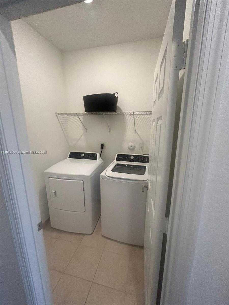Small Image of 20828 NORTH EAST 2ND CT, Miami Number 22