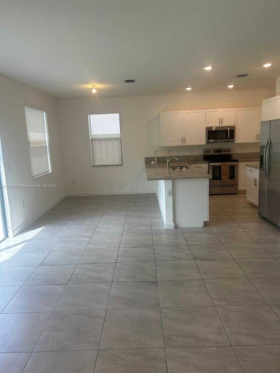 Small Image of 20828 NORTH EAST 2ND CT, Miami Number 26