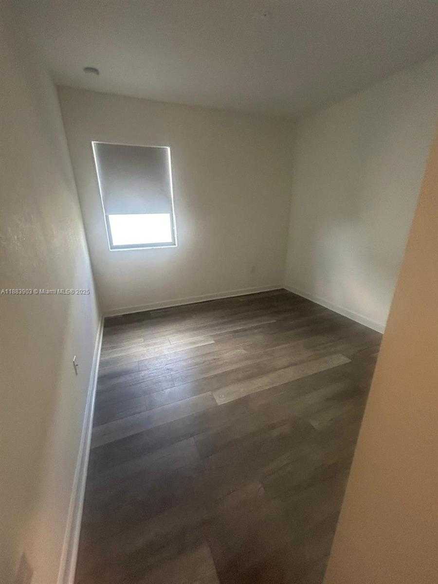 Small Image of 20828 NORTH EAST 2ND CT, Miami Number 28