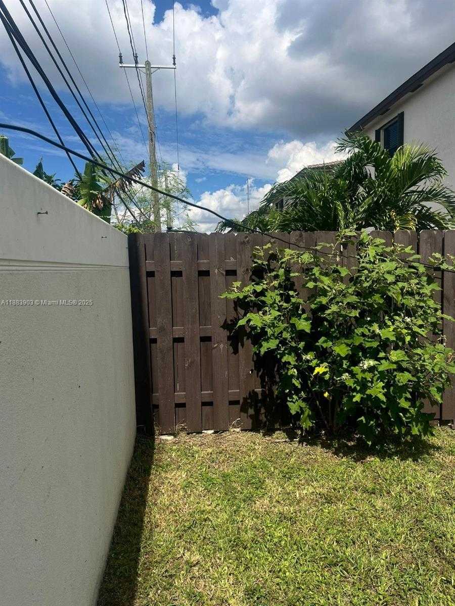 Small Image of 20828 NORTH EAST 2ND CT, Miami Number 34