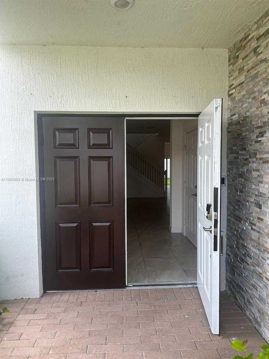 Small Image of 20828 NORTH EAST 2ND CT, Miami Number 4