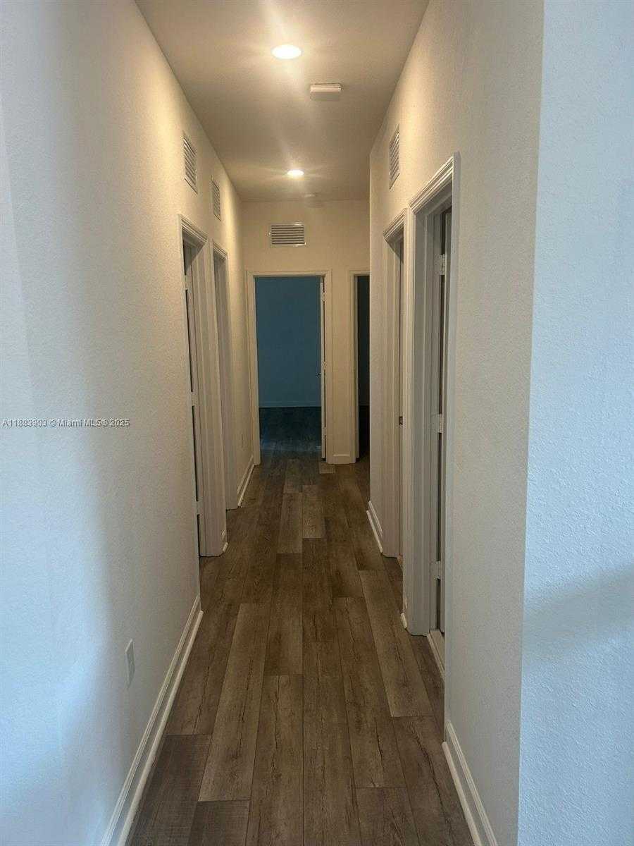 Small Image of 20828 NORTH EAST 2ND CT, Miami Number 9
