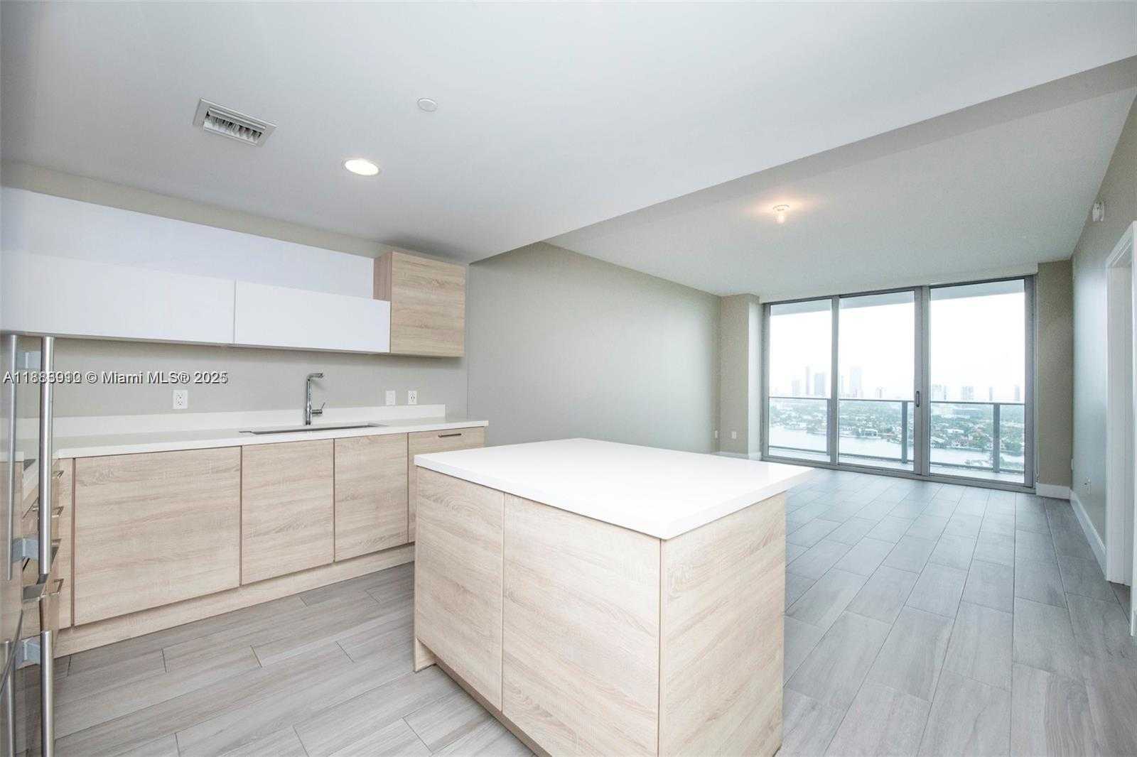 Small Image of 16385 BISCAYNE BLVD #2616, North Miami Beach Number 4