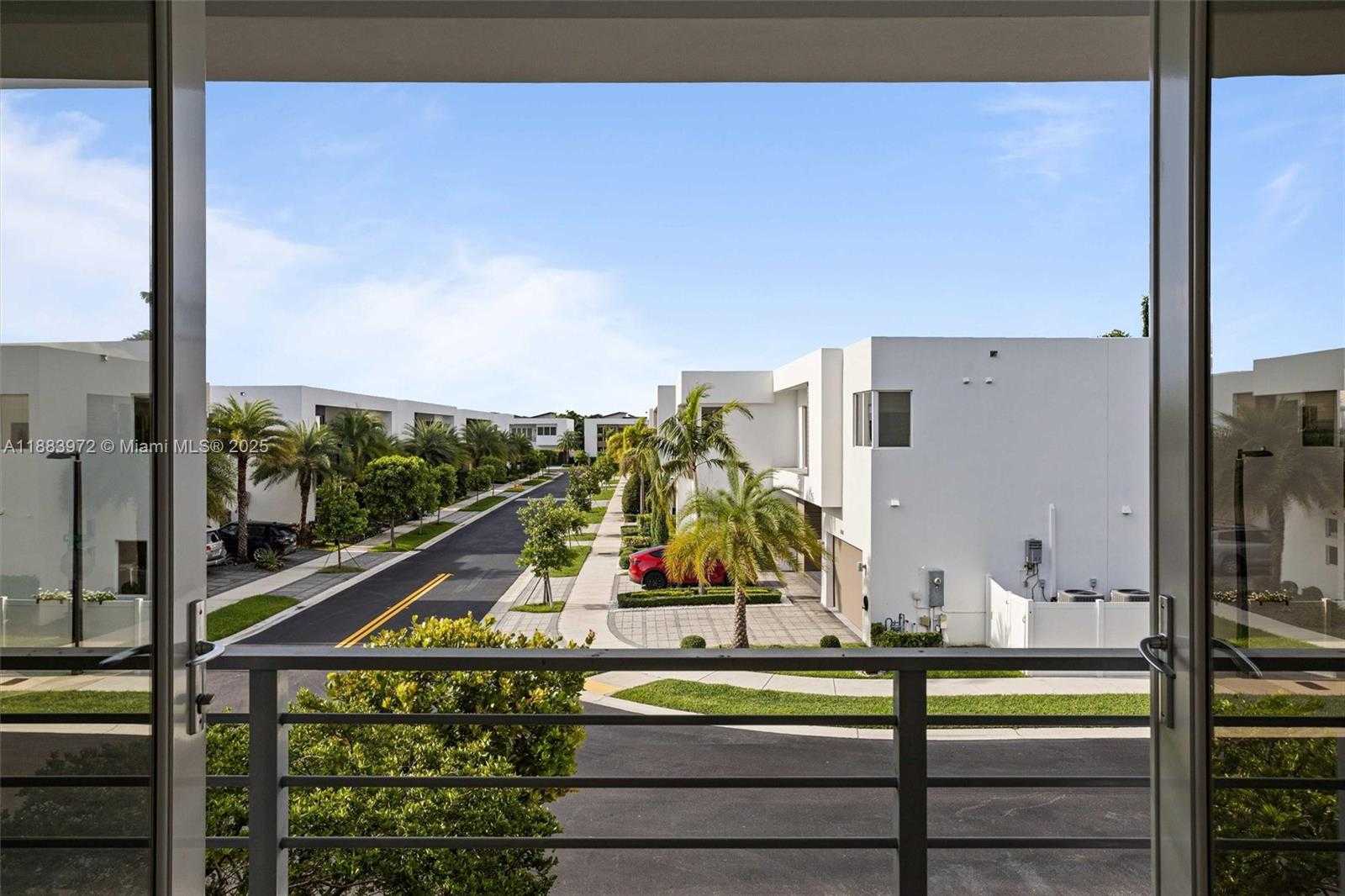 Small Image of 10296 NORTH WEST 74TH TER, Doral Number 19