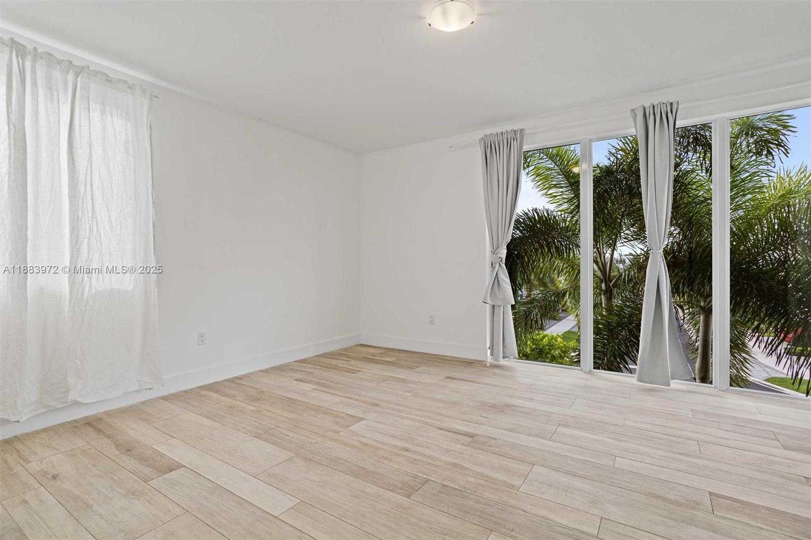 Small Image of 10296 NORTH WEST 74TH TER, Doral Number 24