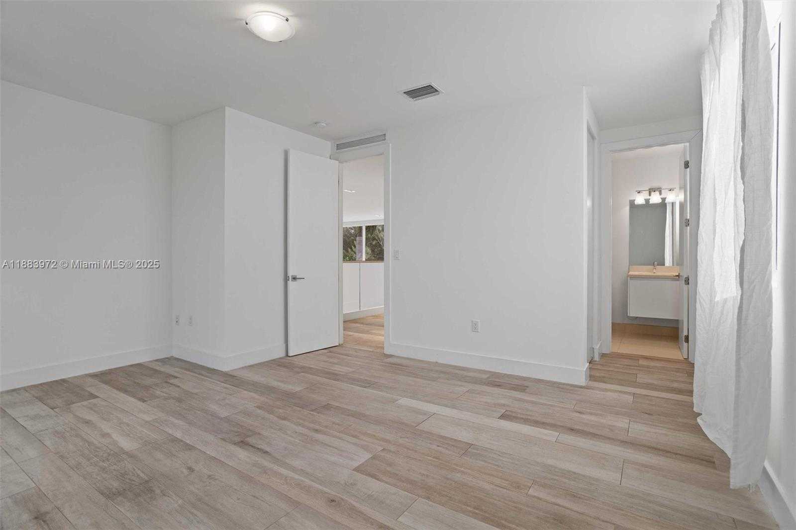 Small Image of 10296 NORTH WEST 74TH TER, Doral Number 31