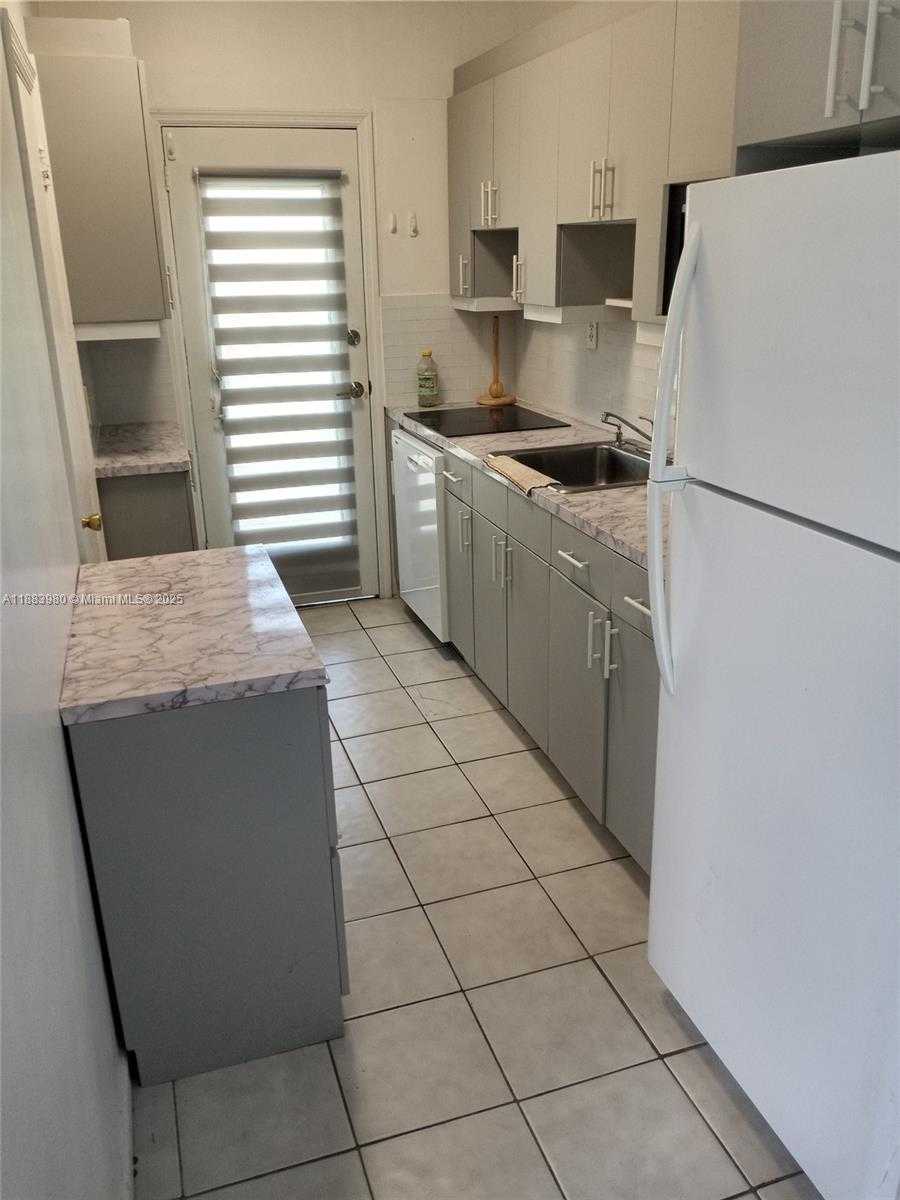 Small Image of 6490 COLLINS AVE #18, Miami Beach Number 2