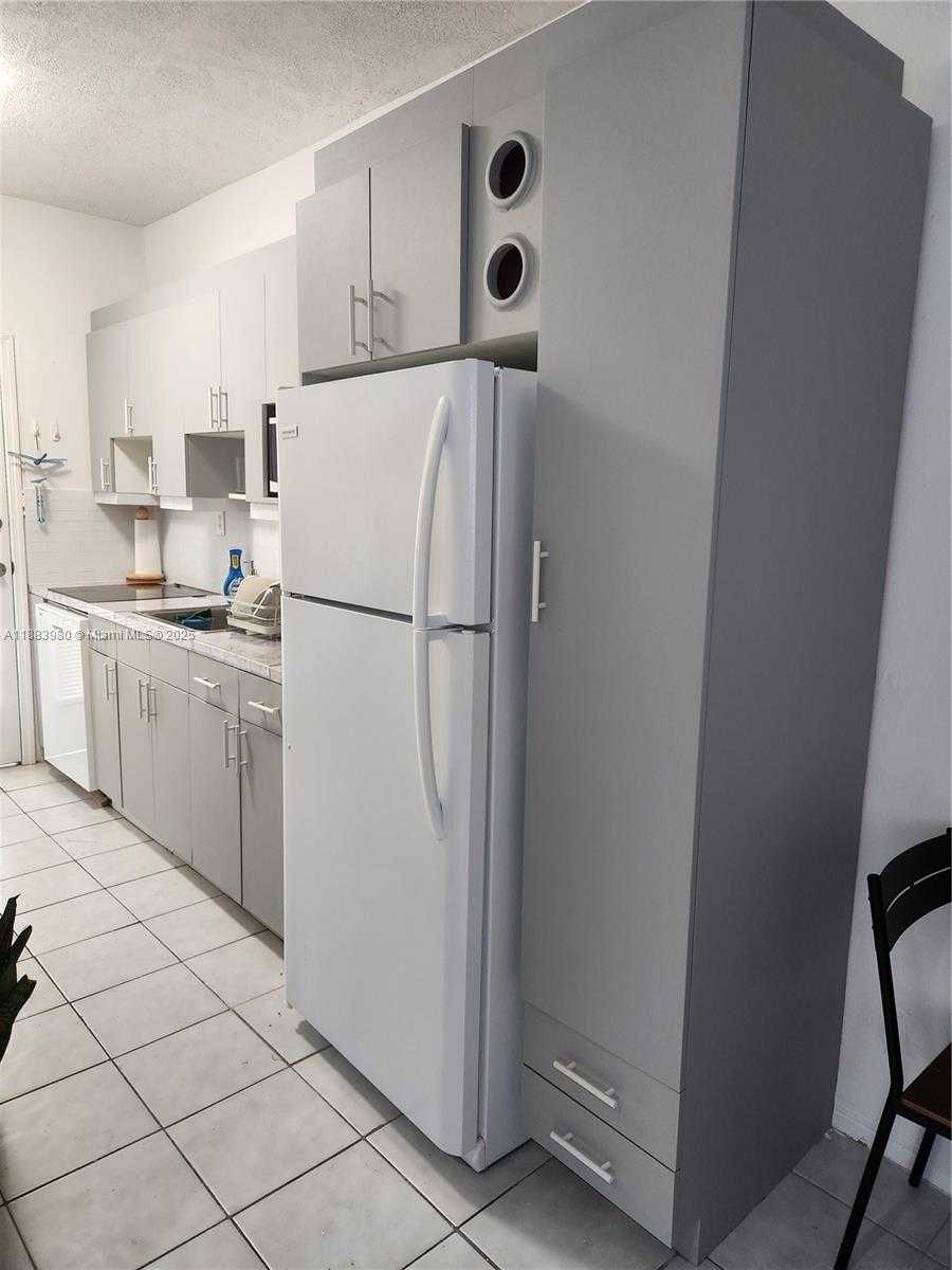 Small Image of 6490 COLLINS AVE #18, Miami Beach Number 3