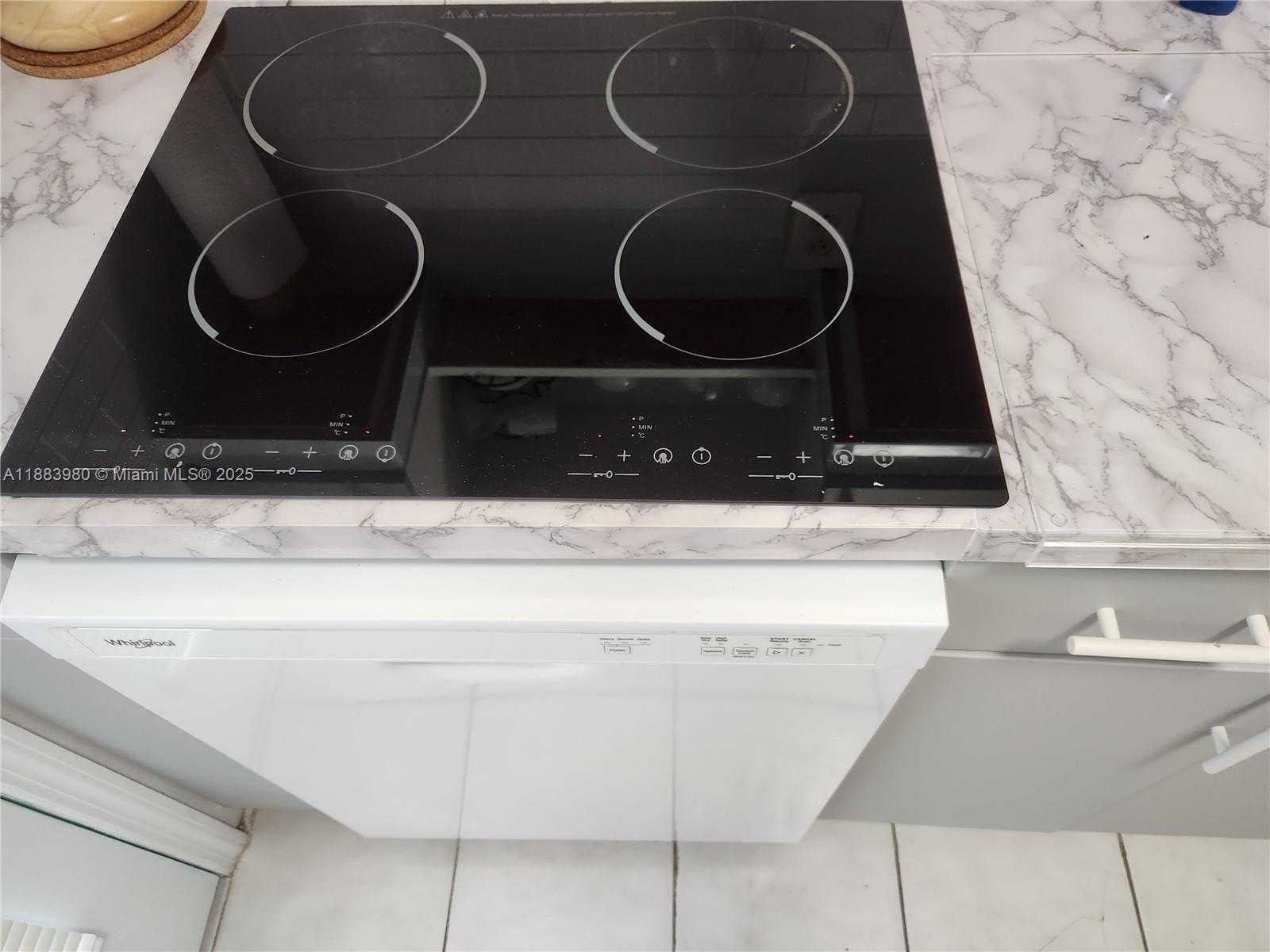 Small Image of 6490 COLLINS AVE #18, Miami Beach Number 4