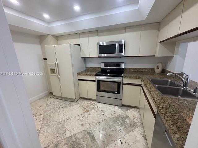 Small Image of 520 BRICKELL KEY DR #A712, Miami Number 4