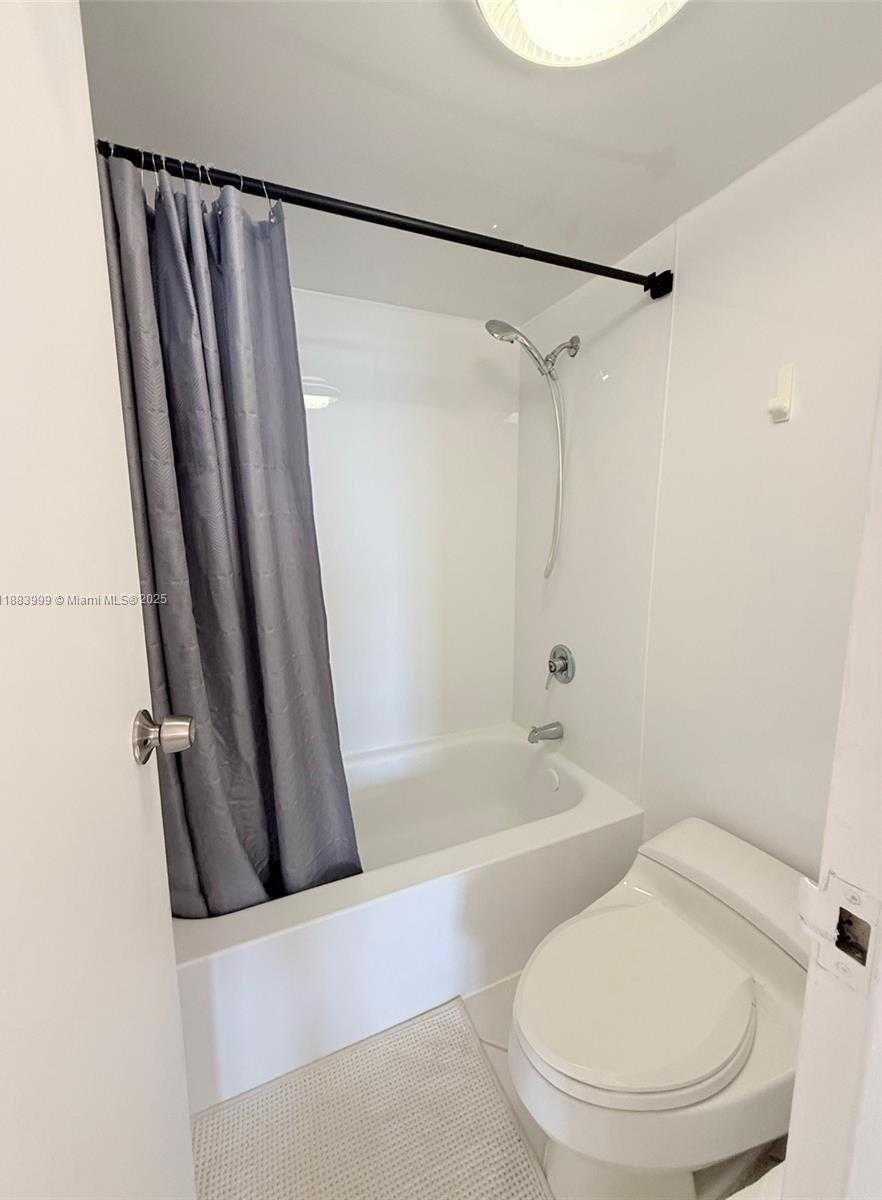 Small Image of 100 BAYVIEW DR #1902, Sunny Isles Beach Number 12