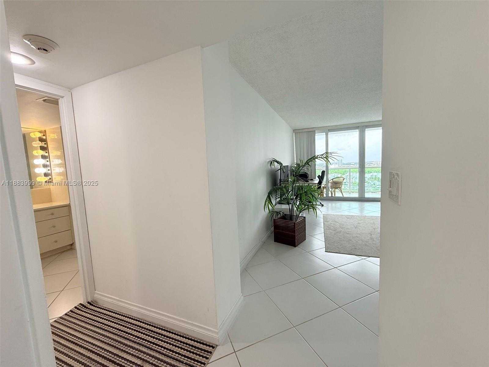 Small Image of 100 BAYVIEW DR #1902, Sunny Isles Beach Number 15