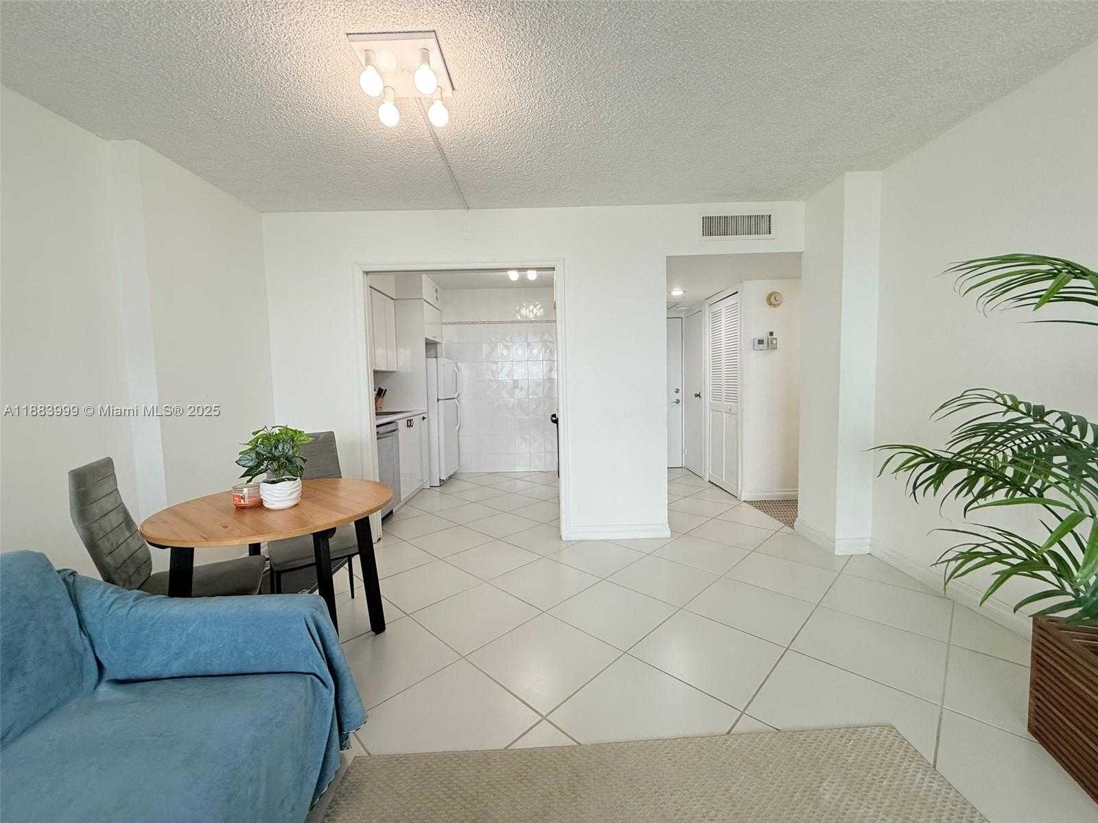 Small Image of 100 BAYVIEW DR #1902, Sunny Isles Beach Number 17