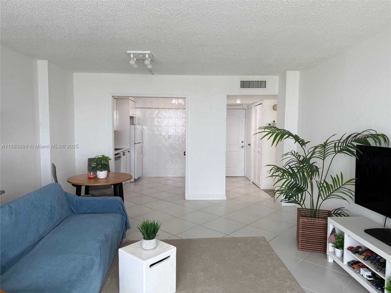 Small Image of 100 BAYVIEW DR #1902, Sunny Isles Beach Number 18