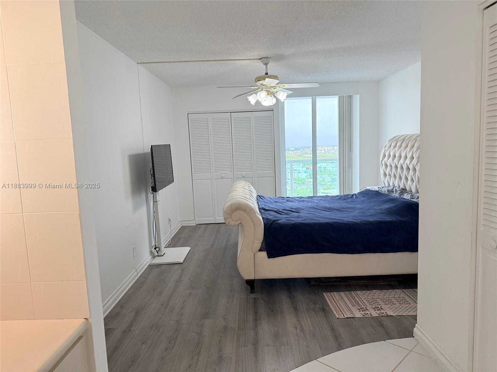 Small Image of 100 BAYVIEW DR #1902, Sunny Isles Beach Number 22