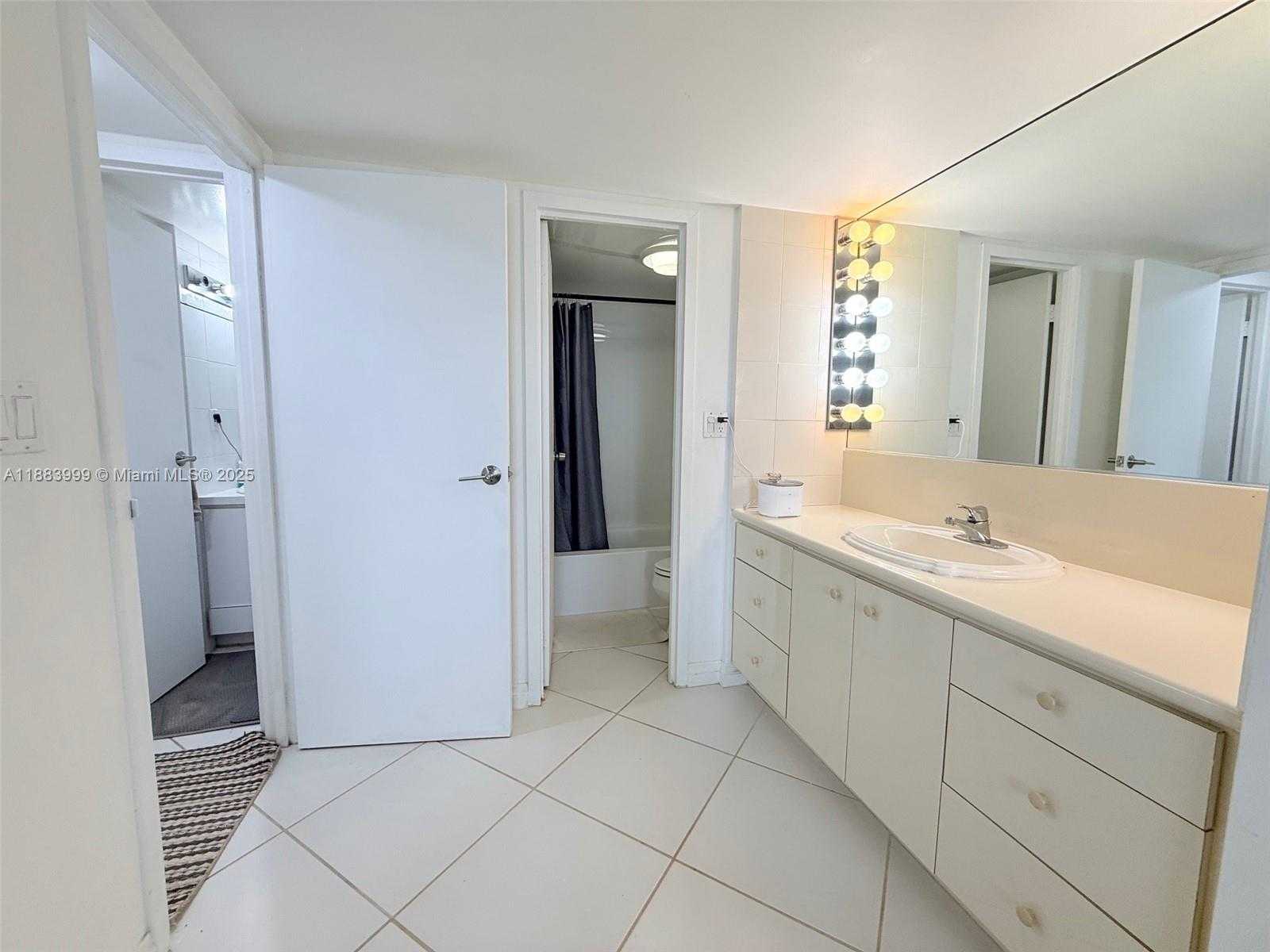 Small Image of 100 BAYVIEW DR #1902, Sunny Isles Beach Number 9
