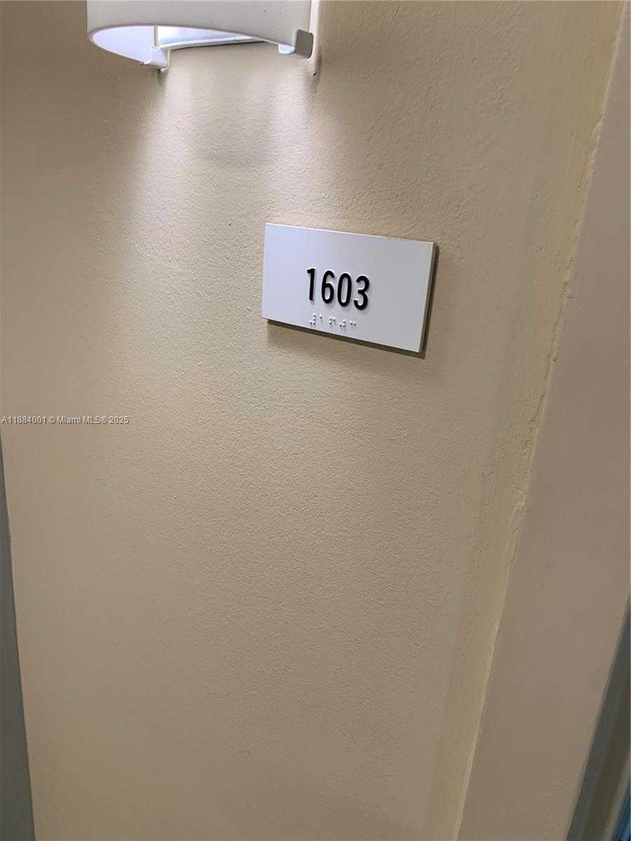 Small Image of 300 SOUTH BISCAYNE BLVD #1603, Miami Number 4