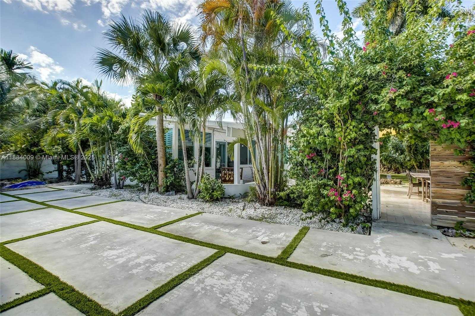 Small Image of 2601 NORTH EAST 11TH CT, Fort Lauderdale Number 2