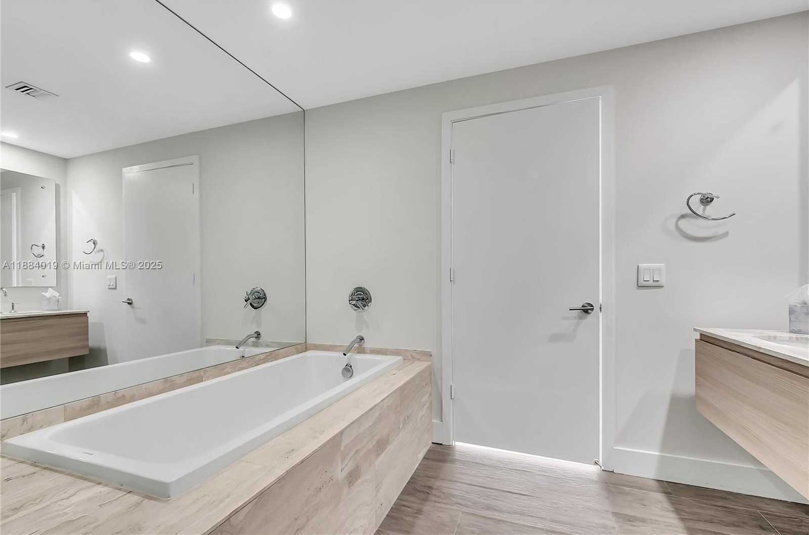 Small Image of 2900 NORTH EAST 7 AVE #4303, Miami Number 11
