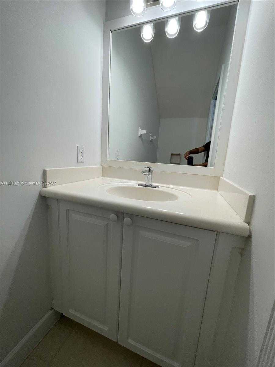 Small Image of 5430 NORTH WEST 107TH AVE #609, Doral Number 42