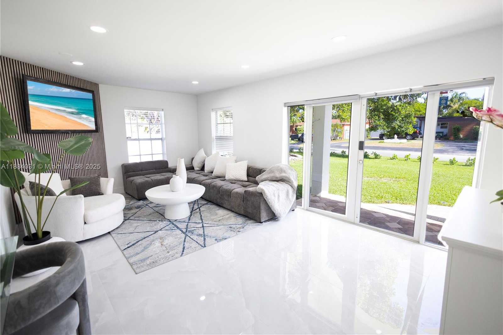 Small Image of 1435 GRANT ST #na, Hollywood Number 2