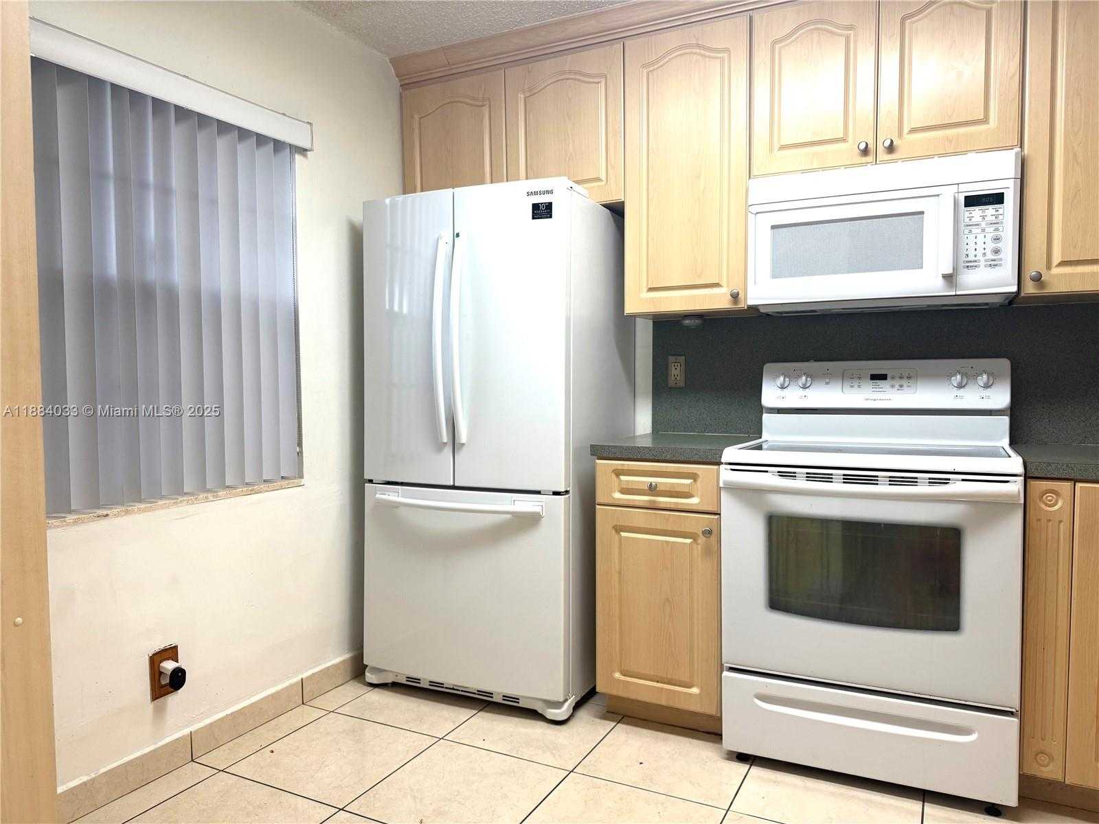 Small Image of 6018 NORTH WEST 172ND TERR CIR, Hialeah Number 10