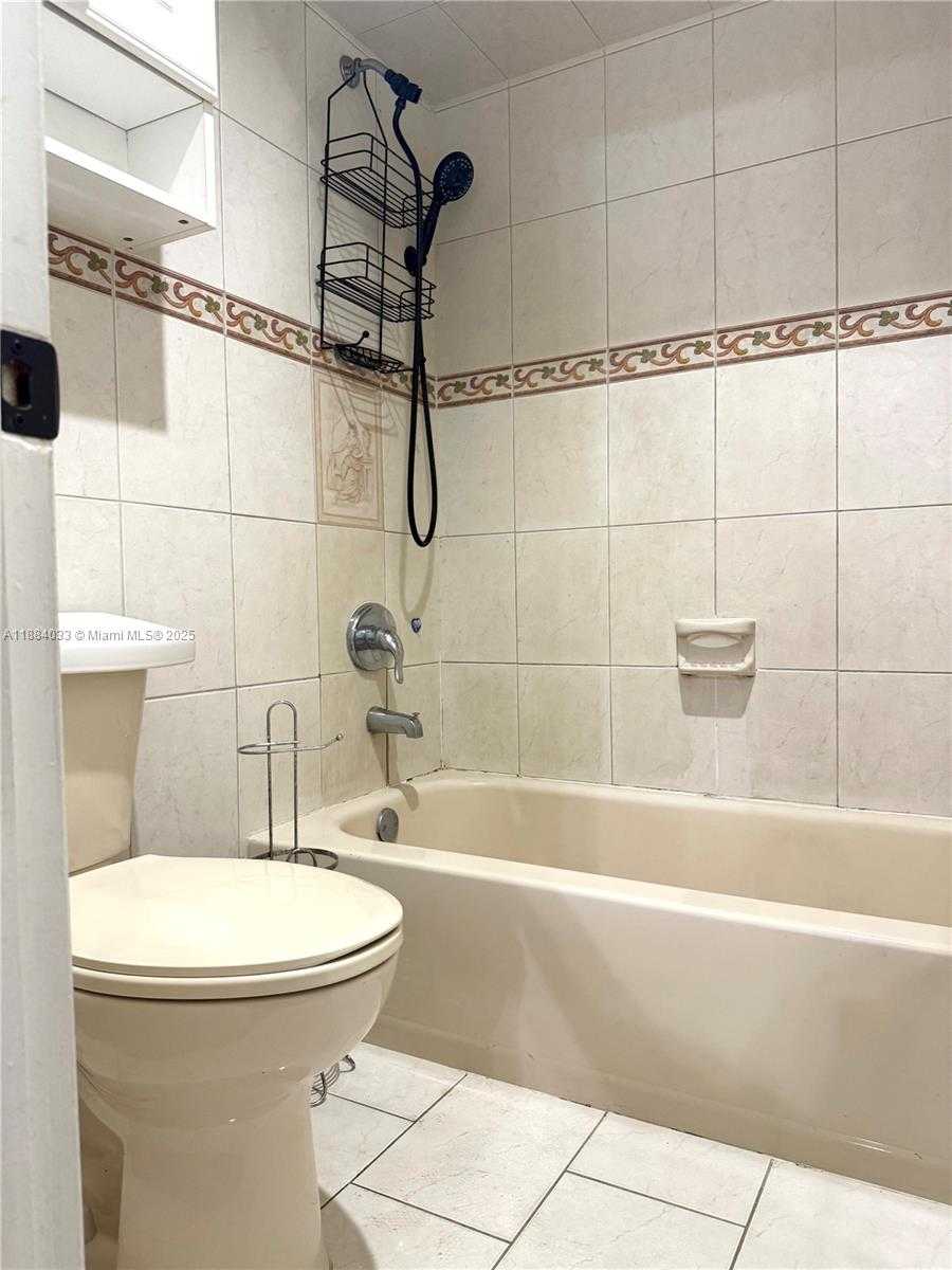 Small Image of 6018 NORTH WEST 172ND TERR CIR, Hialeah Number 13