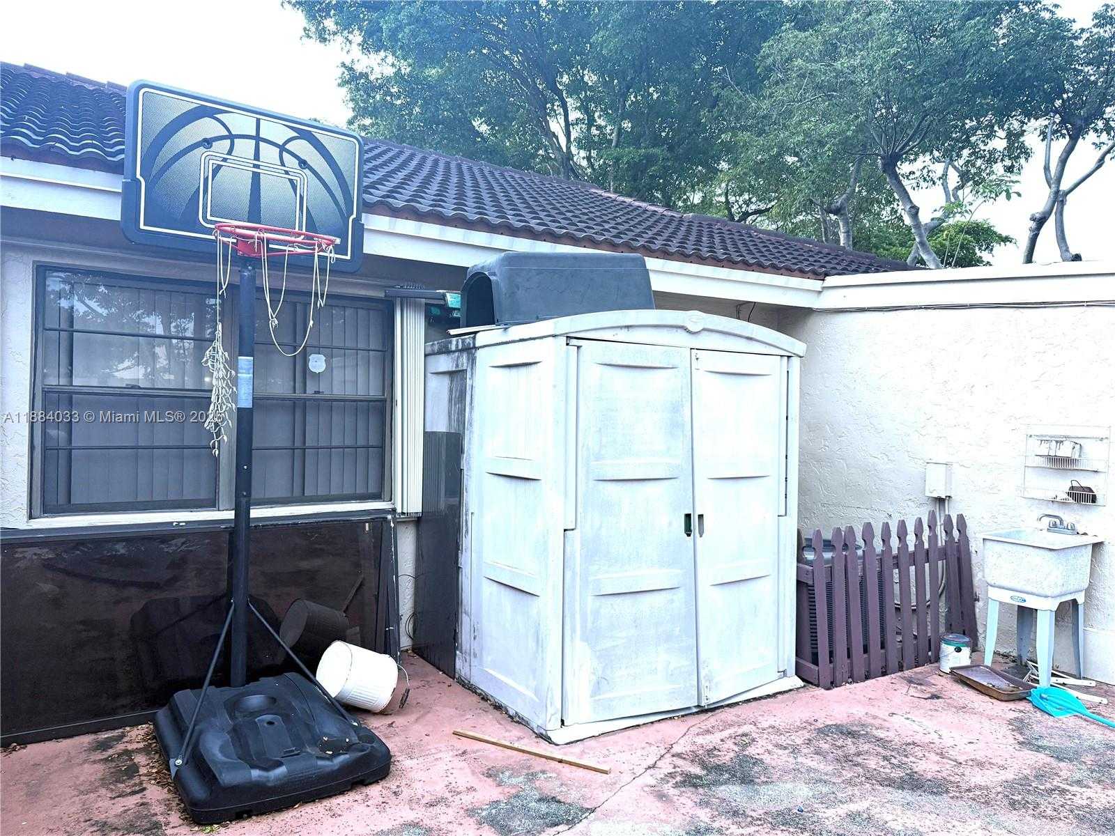 Small Image of 6018 NORTH WEST 172ND TERR CIR, Hialeah Number 19