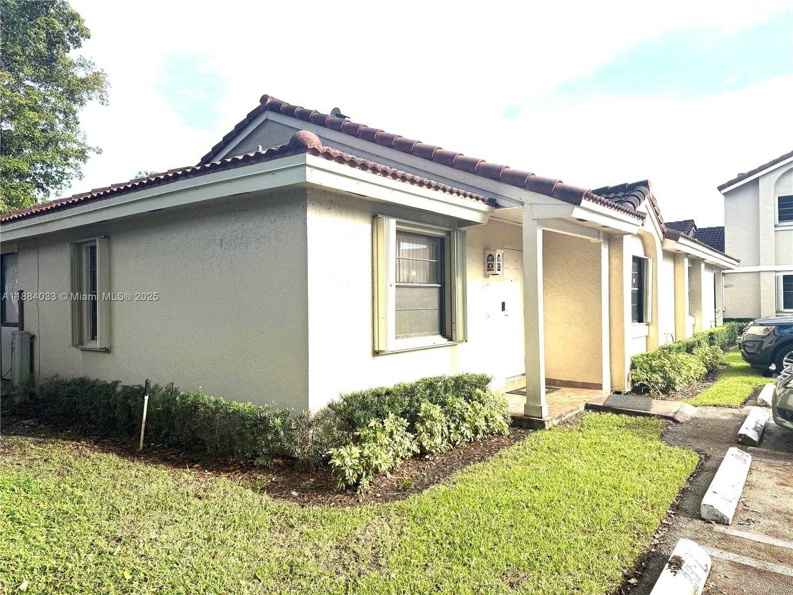 Small Image of 6018 NORTH WEST 172ND TERR CIR, Hialeah Number 2