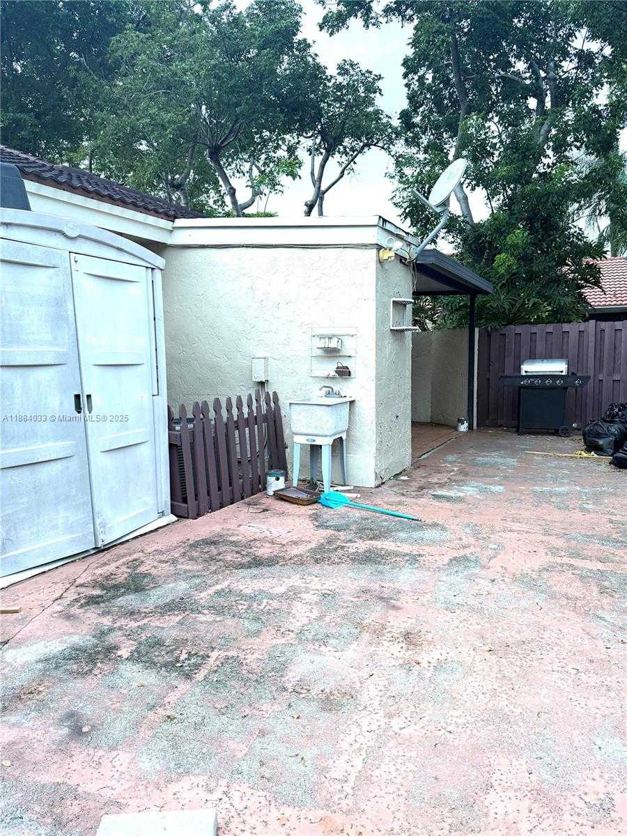 Small Image of 6018 NORTH WEST 172ND TERR CIR, Hialeah Number 22