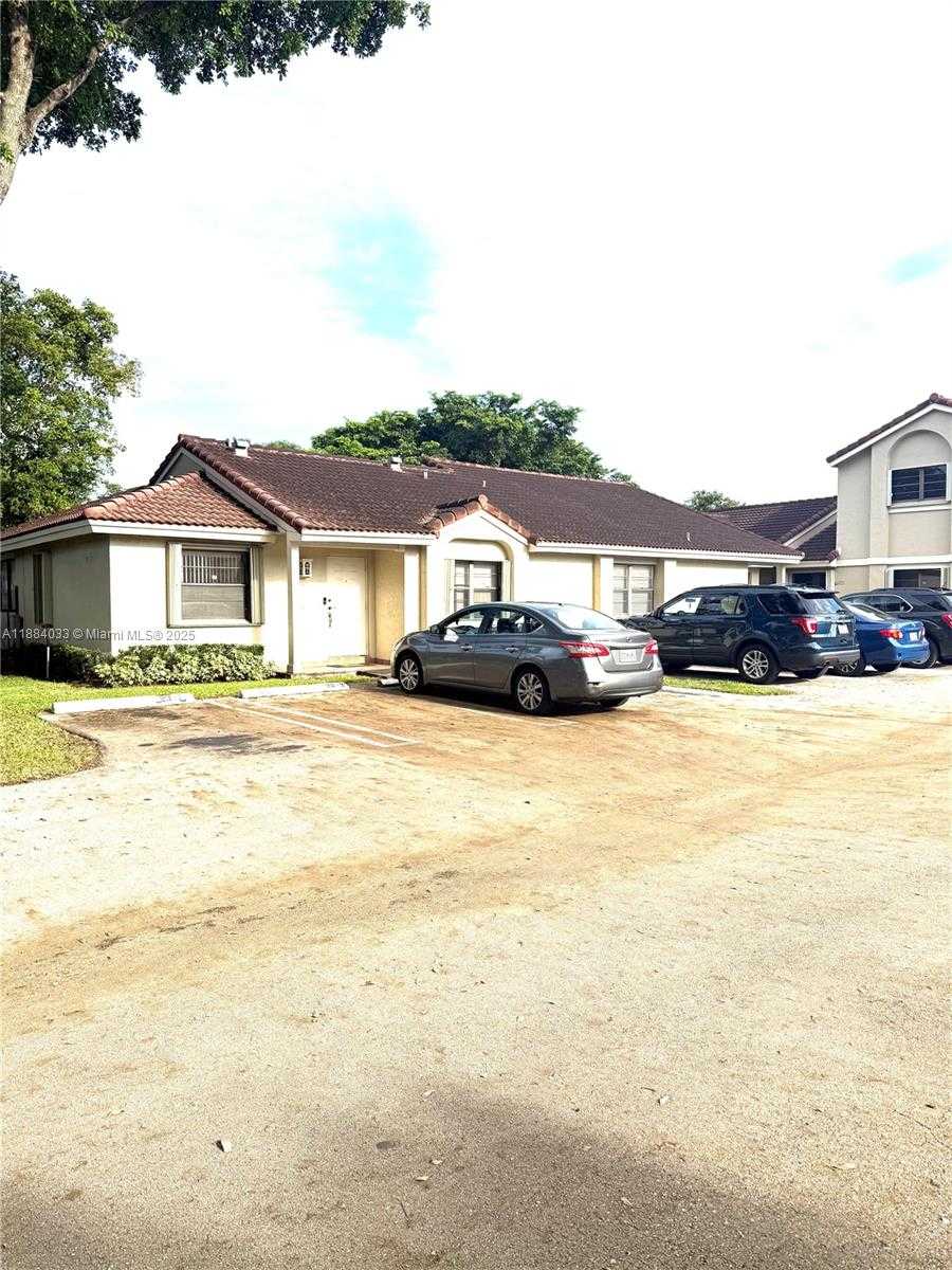 Small Image of 6018 NORTH WEST 172ND TERR CIR, Hialeah Number 3