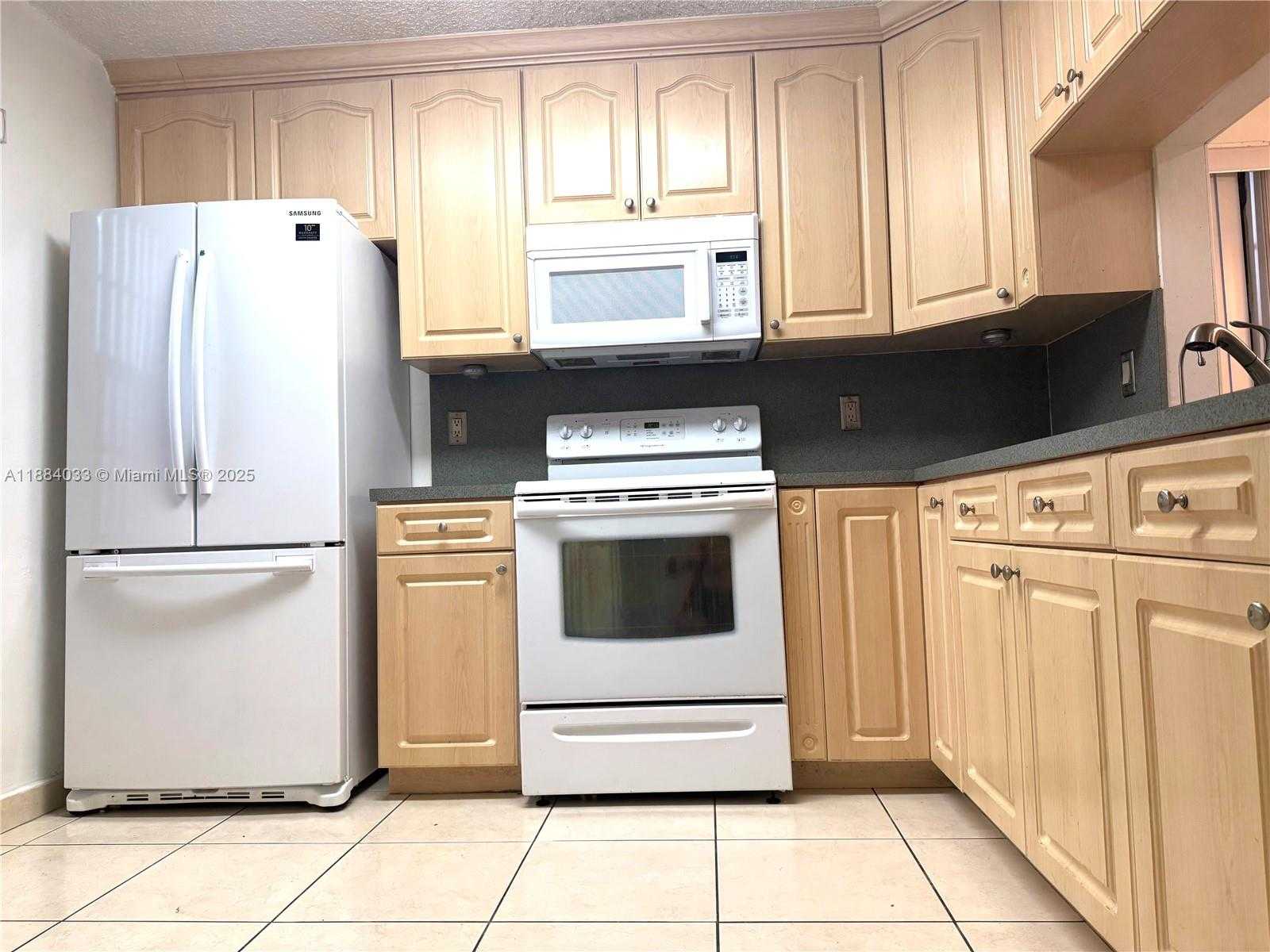 Small Image of 6018 NORTH WEST 172ND TERR CIR, Hialeah Number 9