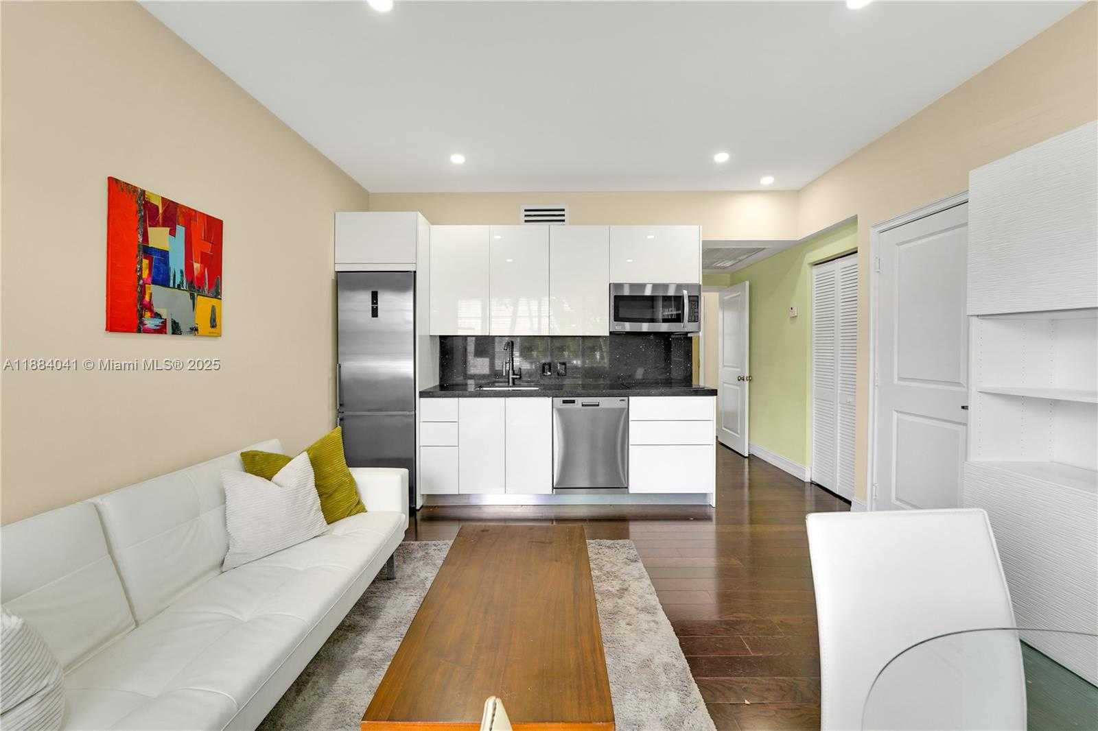 Small Image of 601 11TH ST #106, Miami Beach Number 4