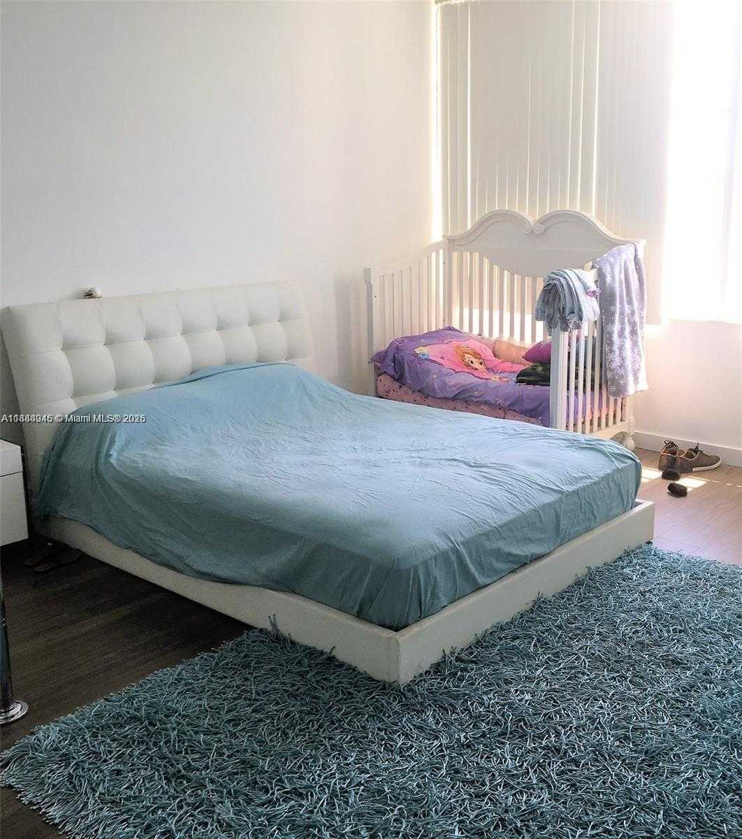 Small Image of 1000 WEST AVE #411, Miami Beach Number 12