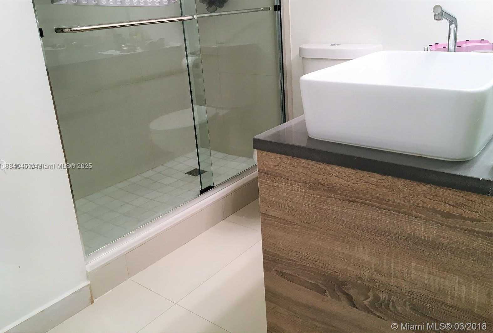 Small Image of 1000 WEST AVE #411, Miami Beach Number 15