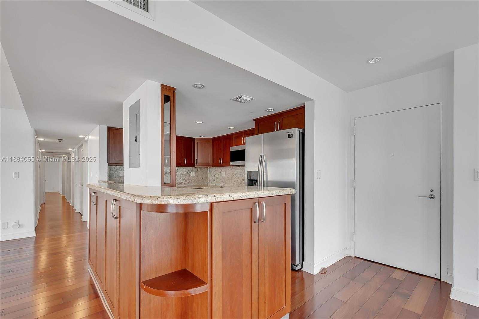 Small Image of 5415 COLLINS AVE #506, Miami Beach Number 10